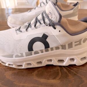 On Running Cloudmonster – White / Grey